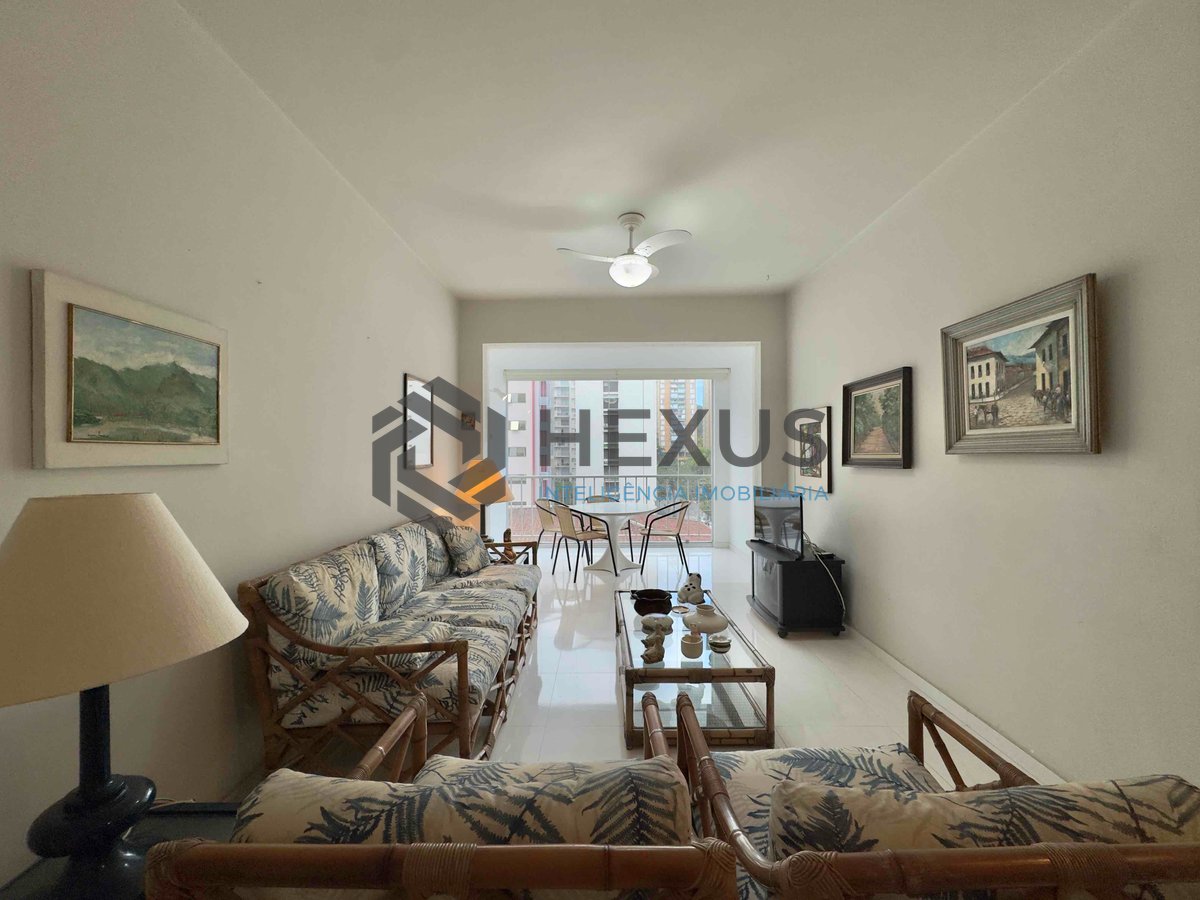 Foto 2 de Apartamento com varanda e vista livre a uma quadra da Praia das Pitangueiras, Guaruja