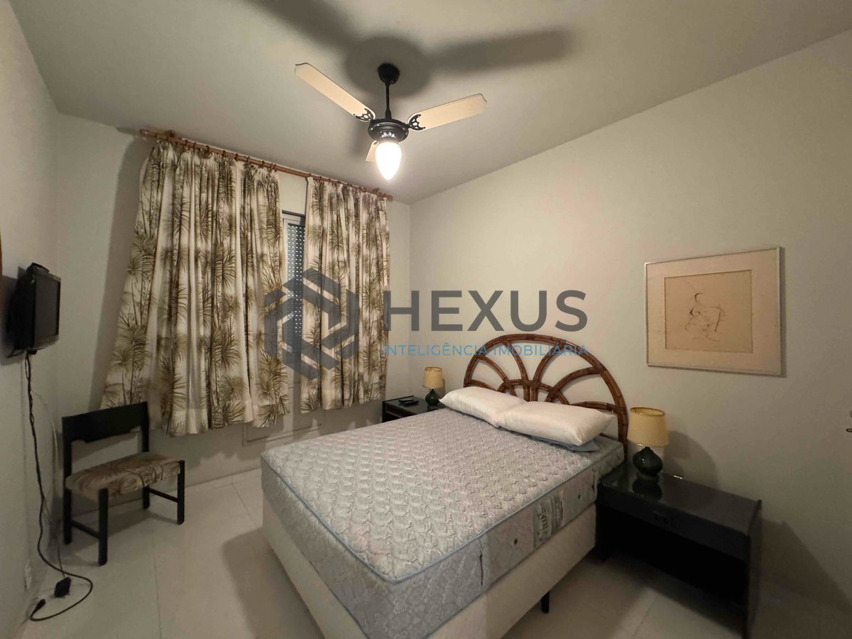Foto 12 de Apartamento com varanda e vista livre a uma quadra da Praia das Pitangueiras, Guaruja