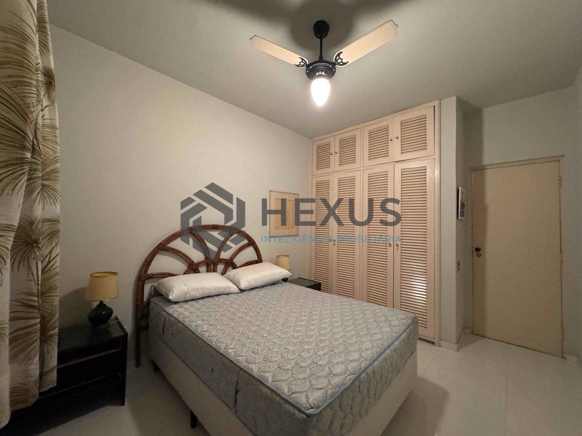 Foto 13 de Apartamento com varanda e vista livre a uma quadra da Praia das Pitangueiras, Guaruja