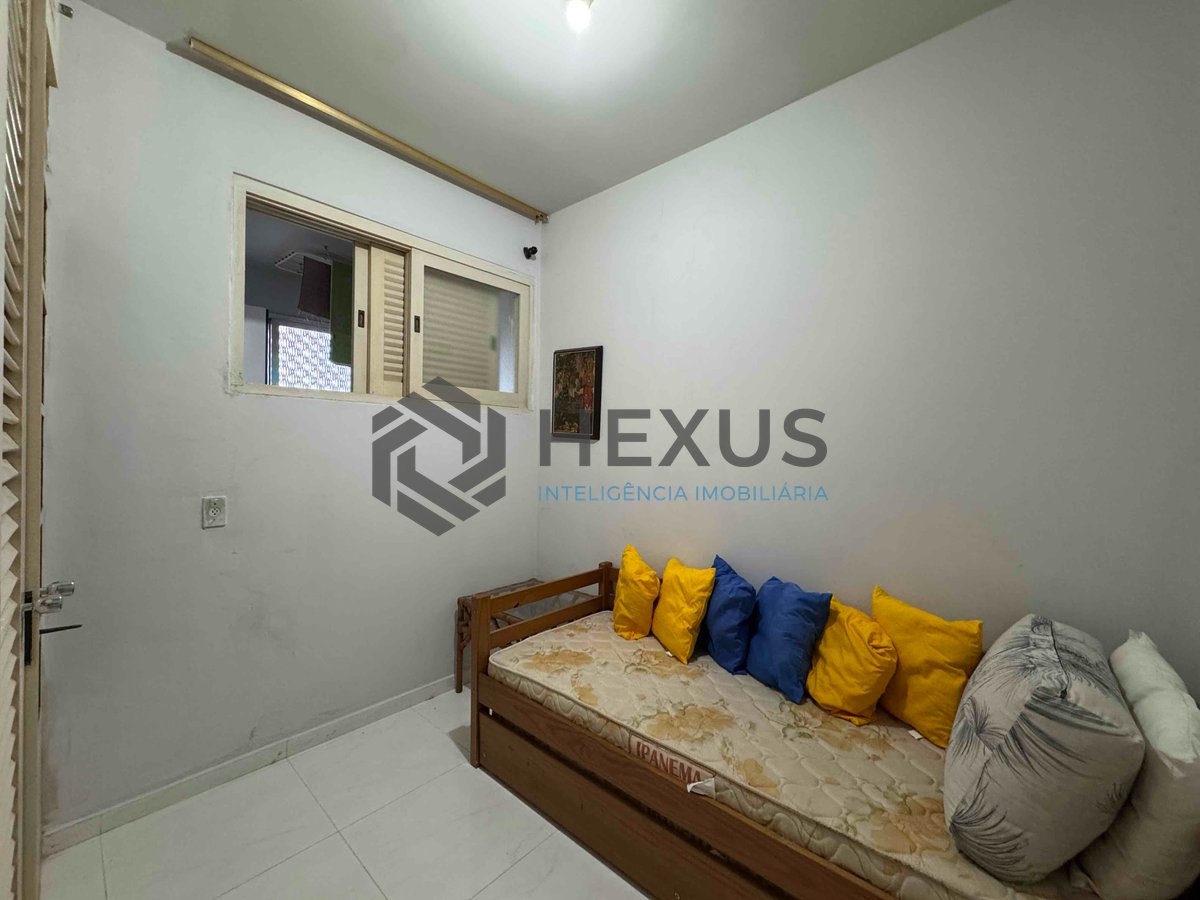 Foto 16 de Apartamento com varanda e vista livre a uma quadra da Praia das Pitangueiras, Guaruja