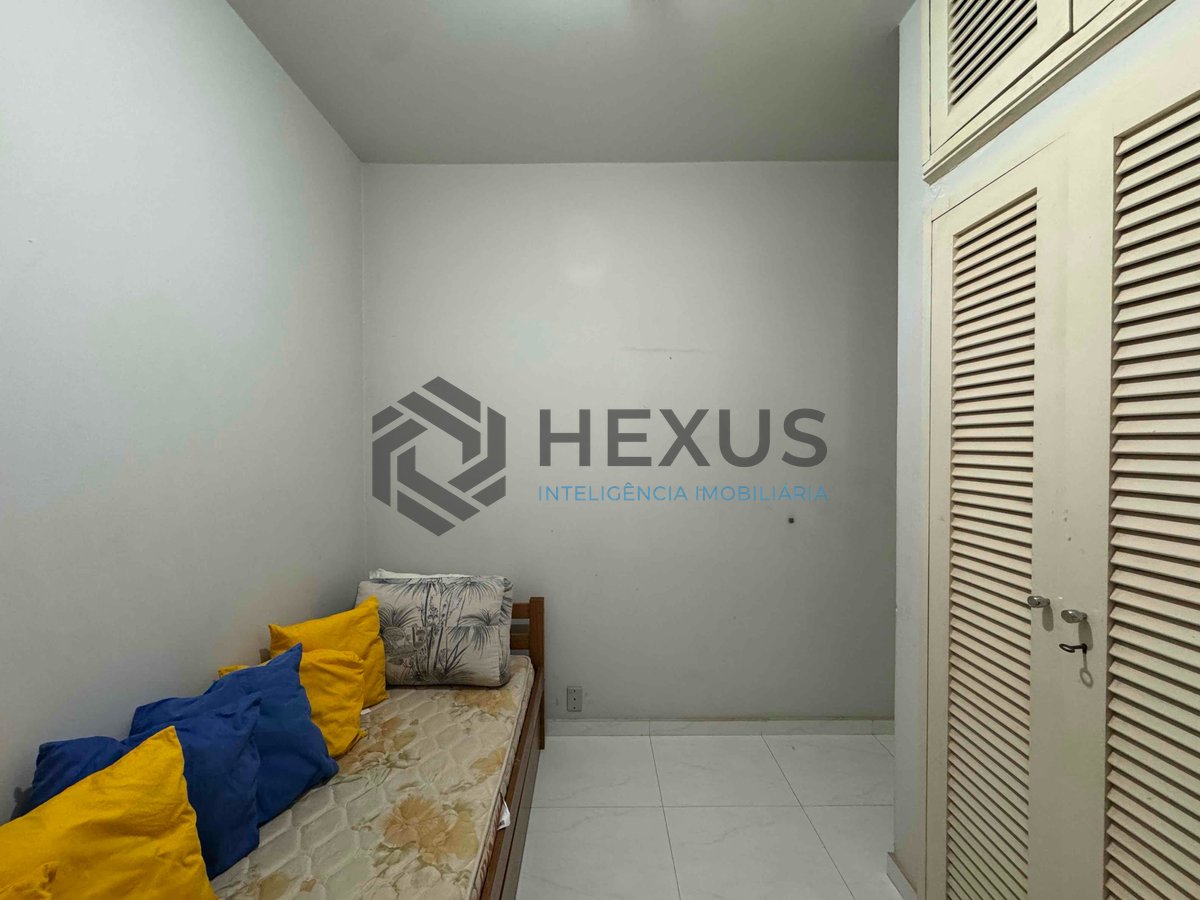 Foto 17 de Apartamento com varanda e vista livre a uma quadra da Praia das Pitangueiras, Guaruja