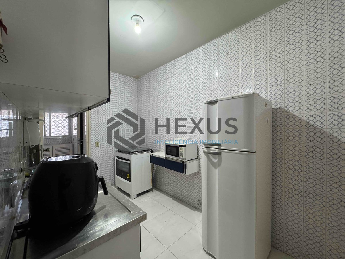 Foto 18 de Apartamento com varanda e vista livre a uma quadra da Praia das Pitangueiras, Guaruja