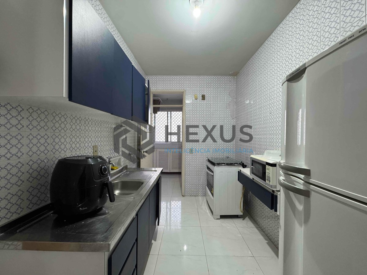 Foto 19 de Apartamento com varanda e vista livre a uma quadra da Praia das Pitangueiras, Guaruja