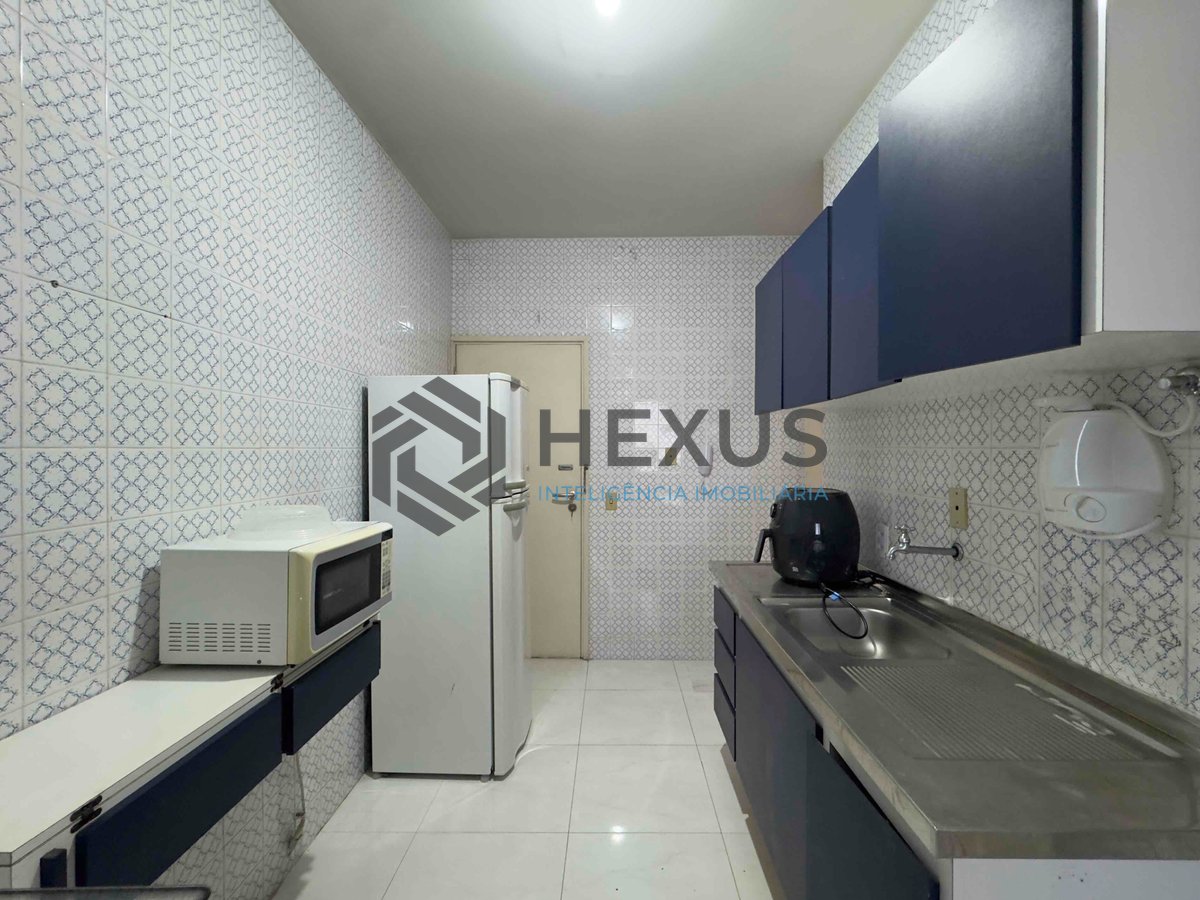 Foto 20 de Apartamento com varanda e vista livre a uma quadra da Praia das Pitangueiras, Guaruja