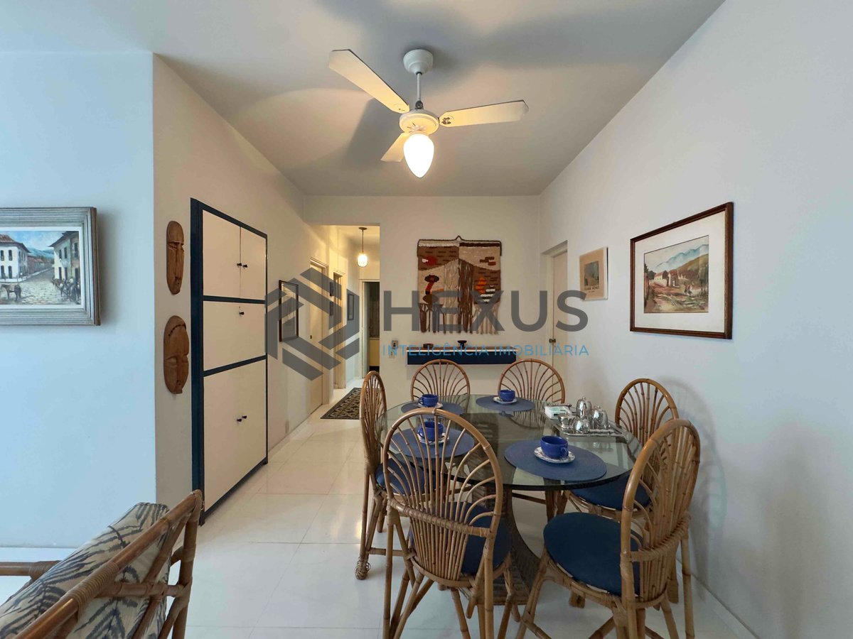 Foto 7 de Apartamento com varanda e vista livre a uma quadra da Praia das Pitangueiras, Guaruja