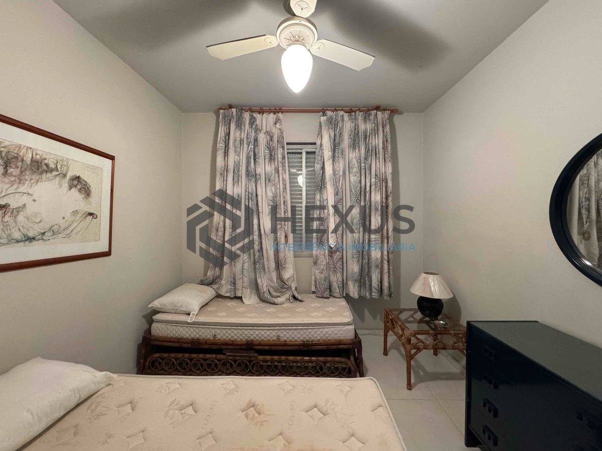 Foto 10 de Apartamento com varanda e vista livre a uma quadra da Praia das Pitangueiras, Guaruja