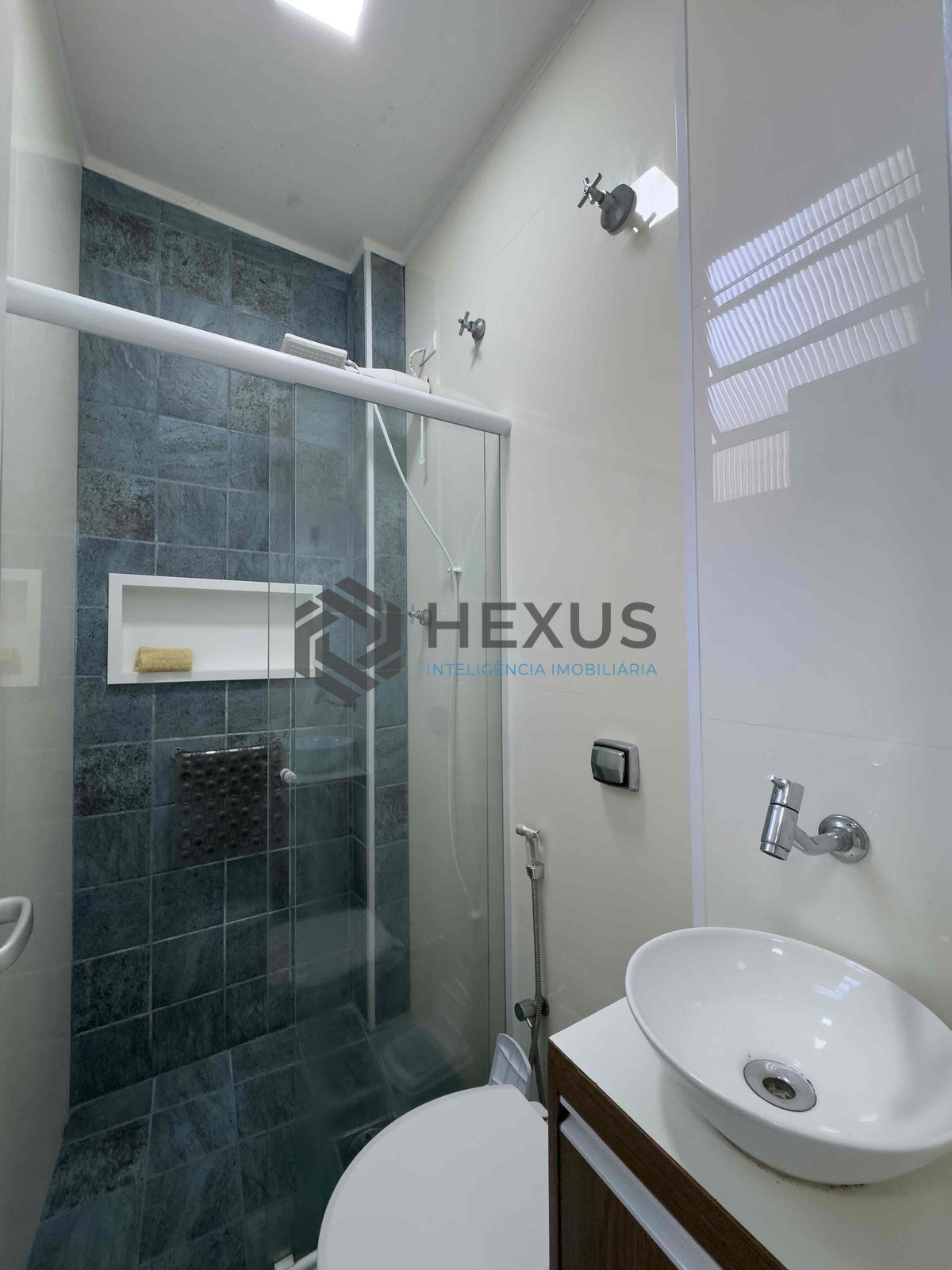 Foto 19 de Apartamento com varanda na quadra mar da Praia das Pitangueiras, Guaruja | Hexus