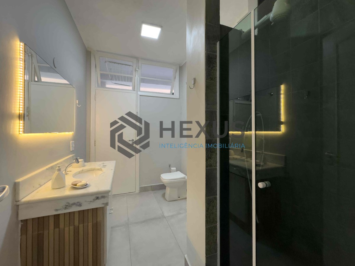 Foto 6 de Apartamento com varanda na quadra mar da Praia das Pitangueiras, Guaruja | Hexus