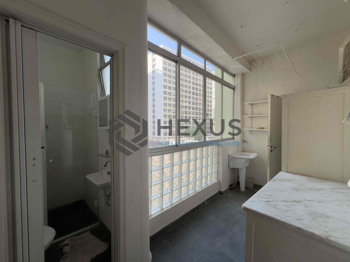 Foto 16 de Apartamento com varanda na beira mar da Praia das Pitangueiras, Guaruja