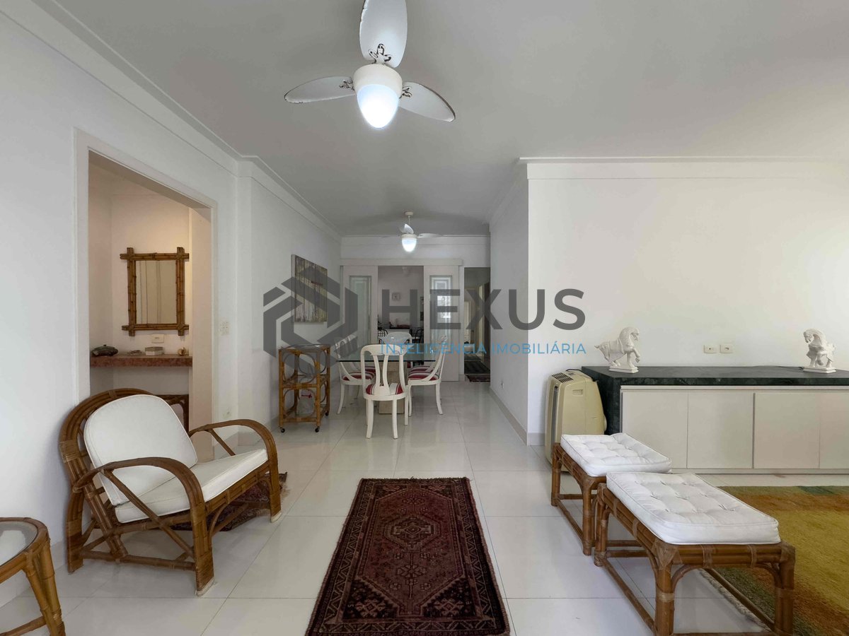 Foto 6 de Apartamento com varanda e vista mar na beira mar da Praia das Pitangueiras, Guaruja