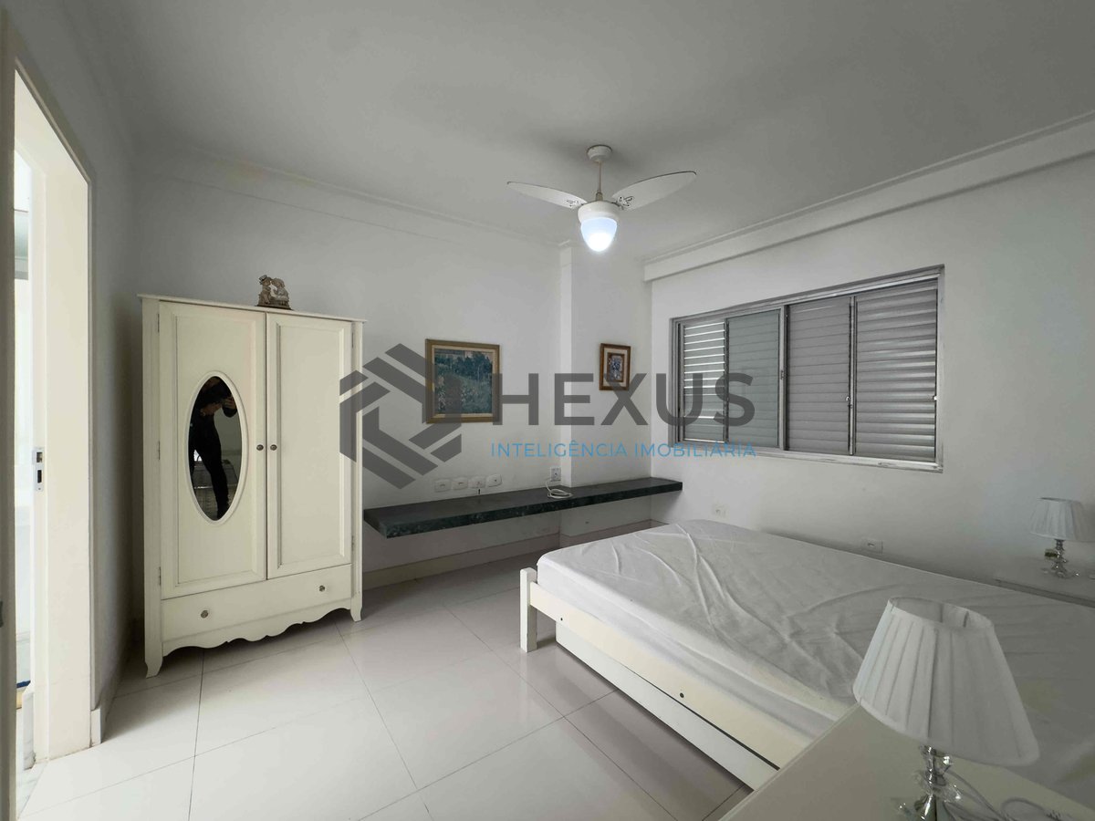 Foto 9 de Apartamento com varanda e vista mar na beira mar da Praia das Pitangueiras, Guaruja