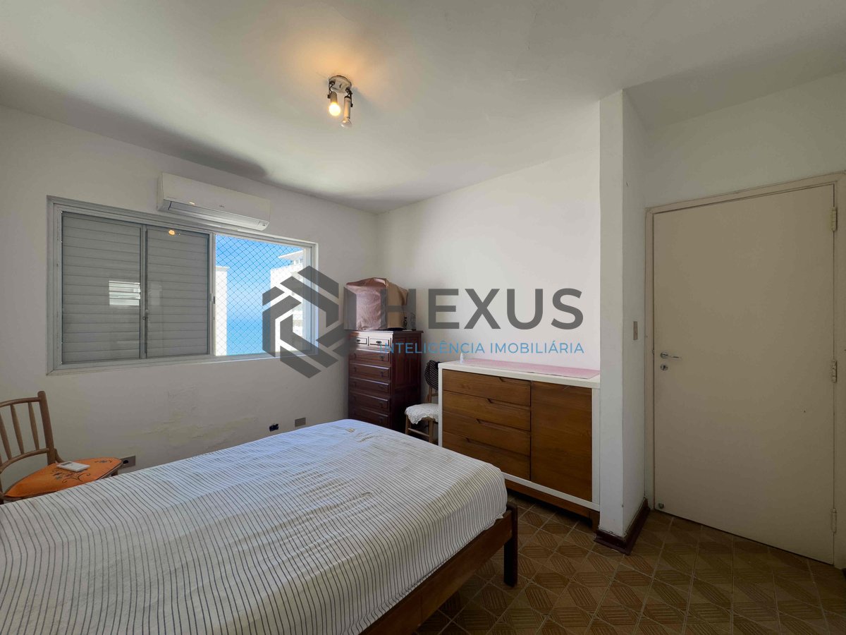 Foto 11 de Apartamento com varanda e vista mar na beira mar da Praia das Pitangueiras, Guaruja