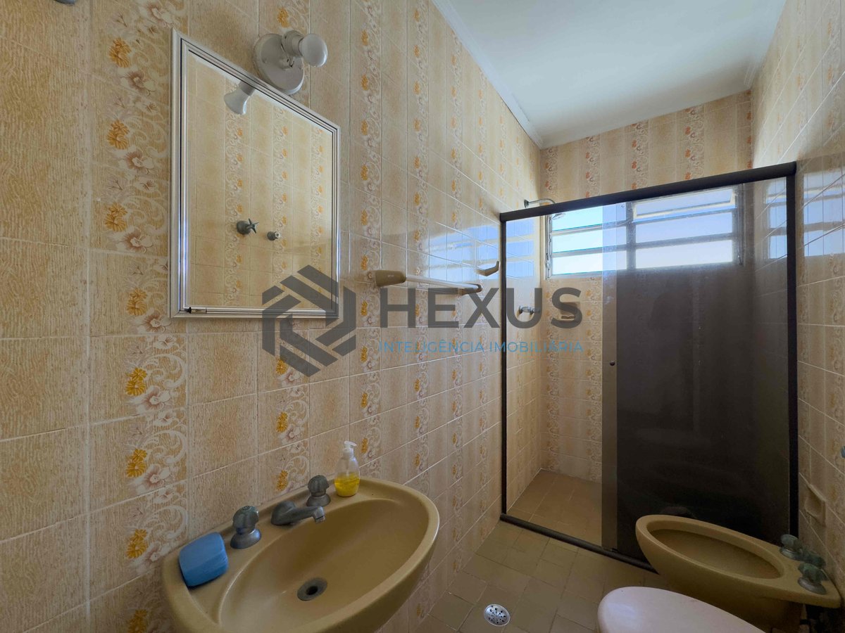 Foto 20 de Apartamento com varanda e vista mar na beira mar da Praia das Pitangueiras, Guaruja