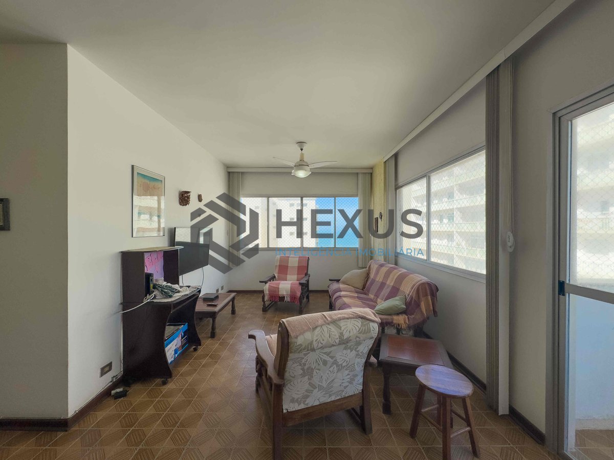 Foto 3 de Apartamento com varanda e vista mar na beira mar da Praia das Pitangueiras, Guaruja