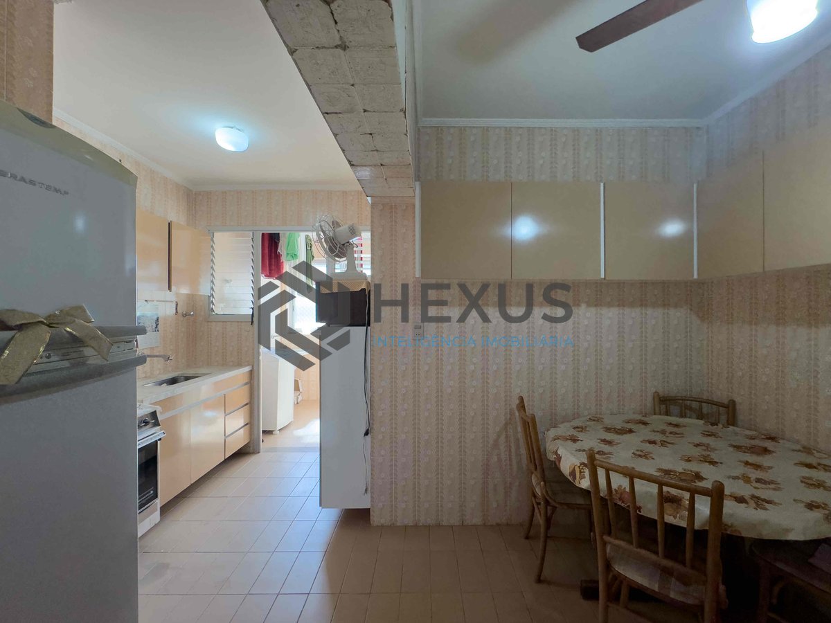 Foto 22 de Apartamento com varanda e vista mar na beira mar da Praia das Pitangueiras, Guaruja