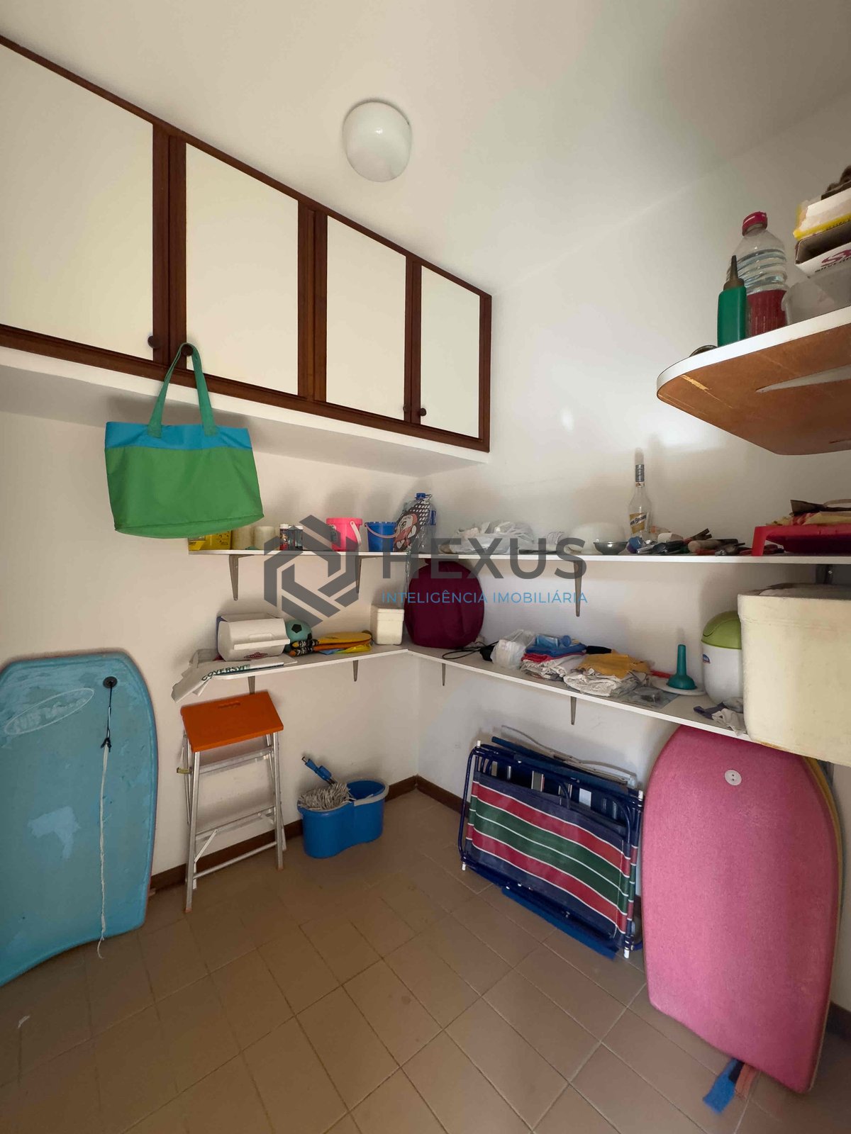 Foto 26 de Apartamento com varanda e vista mar na beira mar da Praia das Pitangueiras, Guaruja