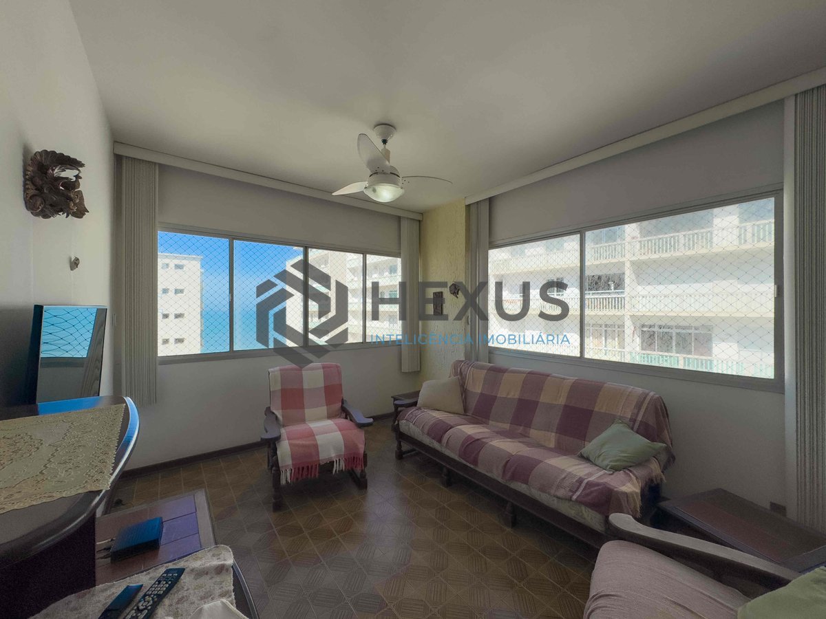 Foto 4 de Apartamento com varanda e vista mar na beira mar da Praia das Pitangueiras, Guaruja