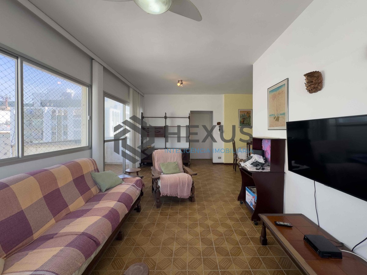 Foto 5 de Apartamento com varanda e vista mar na beira mar da Praia das Pitangueiras, Guaruja
