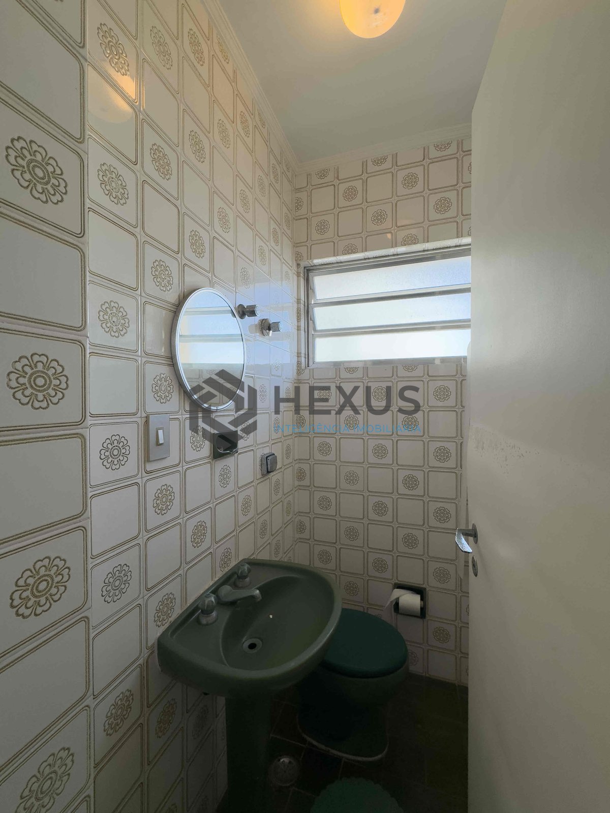 Foto 9 de Apartamento com varanda e vista mar na beira mar da Praia das Pitangueiras, Guaruja