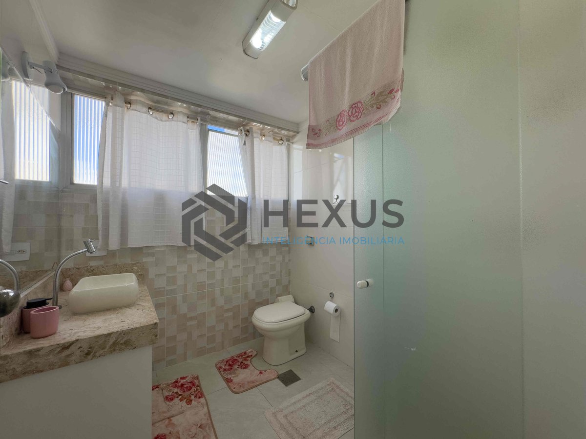 Foto 13 de Apartamento com varanda, reformado, duas quadras da Praia das Pitangueiras, Guaruja - Hexus