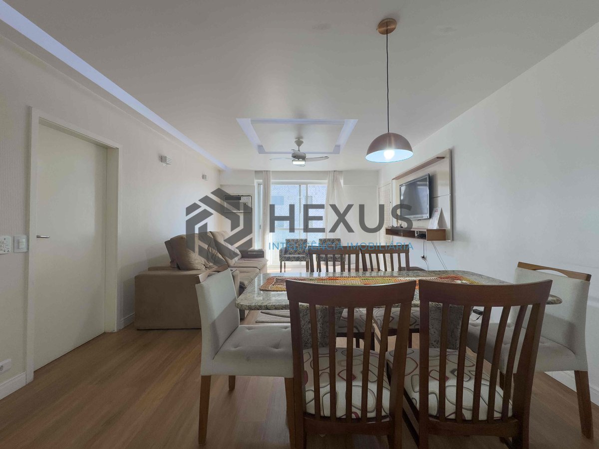Foto 3 de Apartamento com varanda, reformado, duas quadras da Praia das Pitangueiras, Guaruja - Hexus