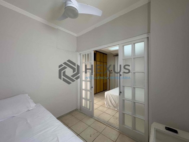 Foto 13 de Apartamento com varanda, reformado, a duas quadras da Praia das Pitangueiras, Guaruja