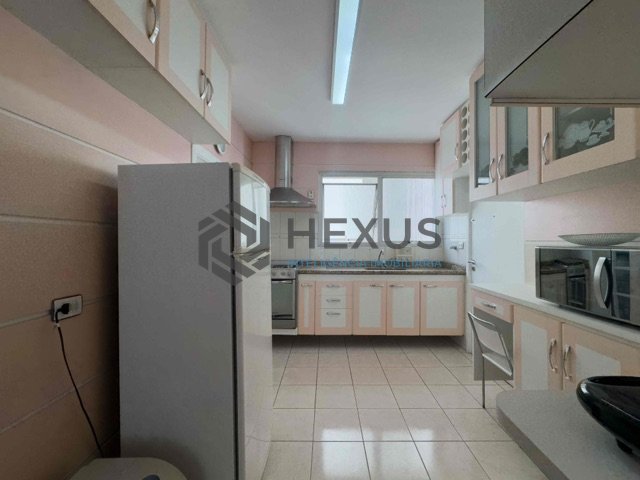 Foto 23 de Apartamento com varanda, reformado, a duas quadras da Praia das Pitangueiras, Guaruja