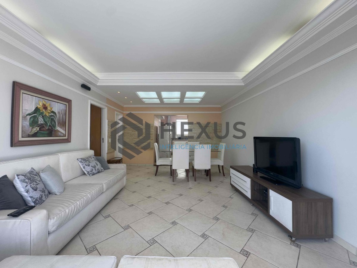 Foto 5 de Apartamento com varanda, reformado, a duas quadras da Praia das Pitangueiras, Guaruja