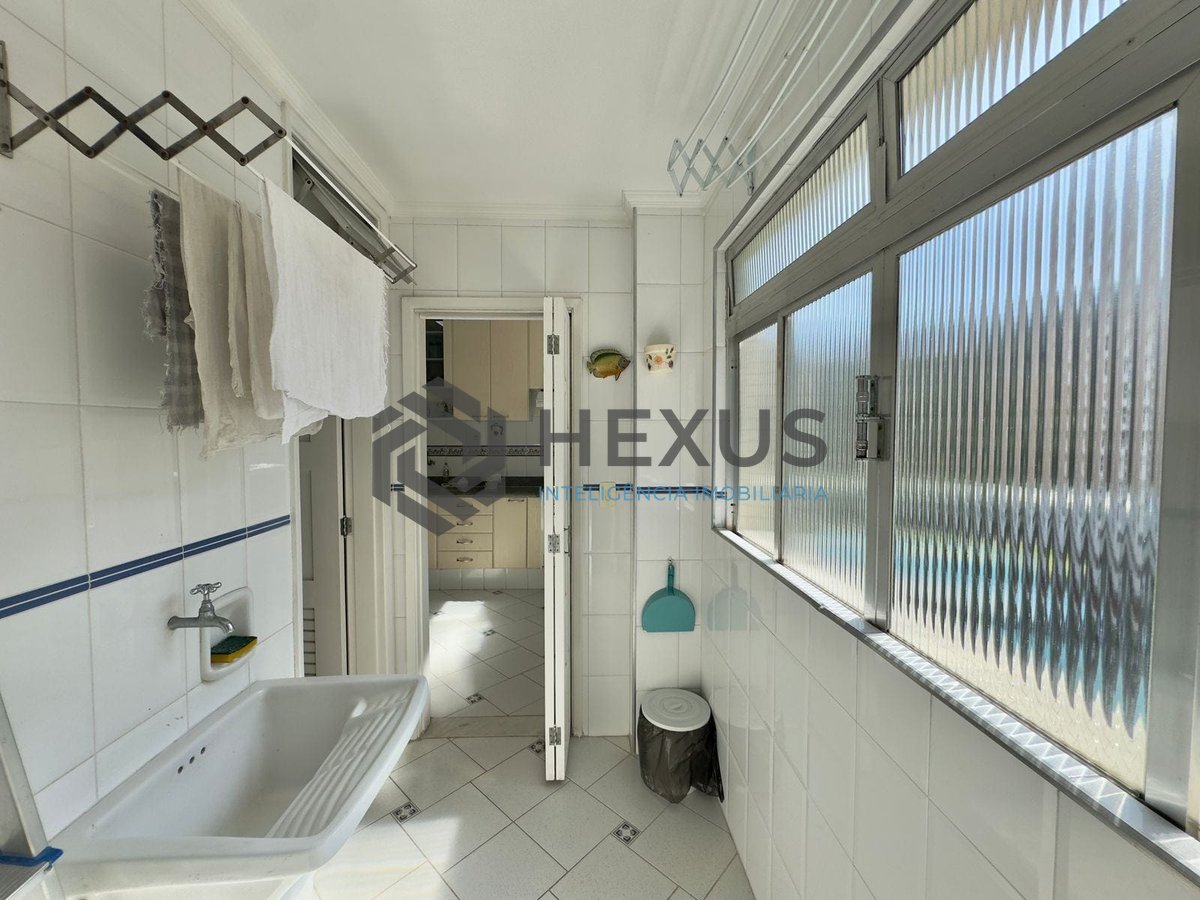 Foto 33 de Apartamento reformado frente mar com varanda vista mar na Praia das Asturias, Guaruja