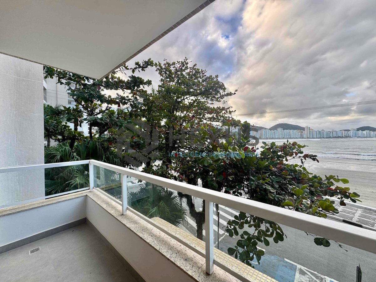 Foto 11 de Apartamento frente mar reformado com varanda vista mar na Praia das Asturias, Guaruja