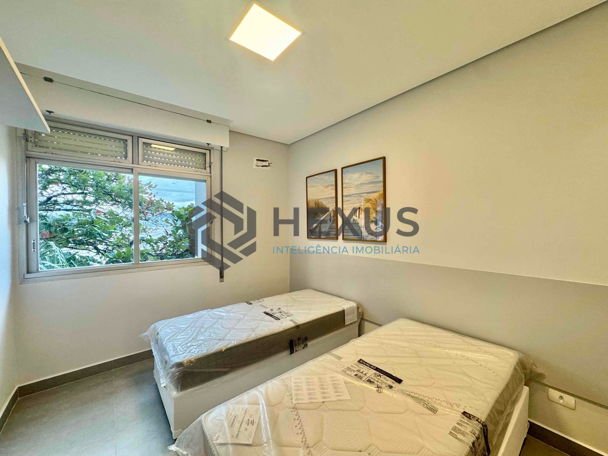 Foto 16 de Apartamento frente mar reformado com varanda vista mar na Praia das Asturias, Guaruja