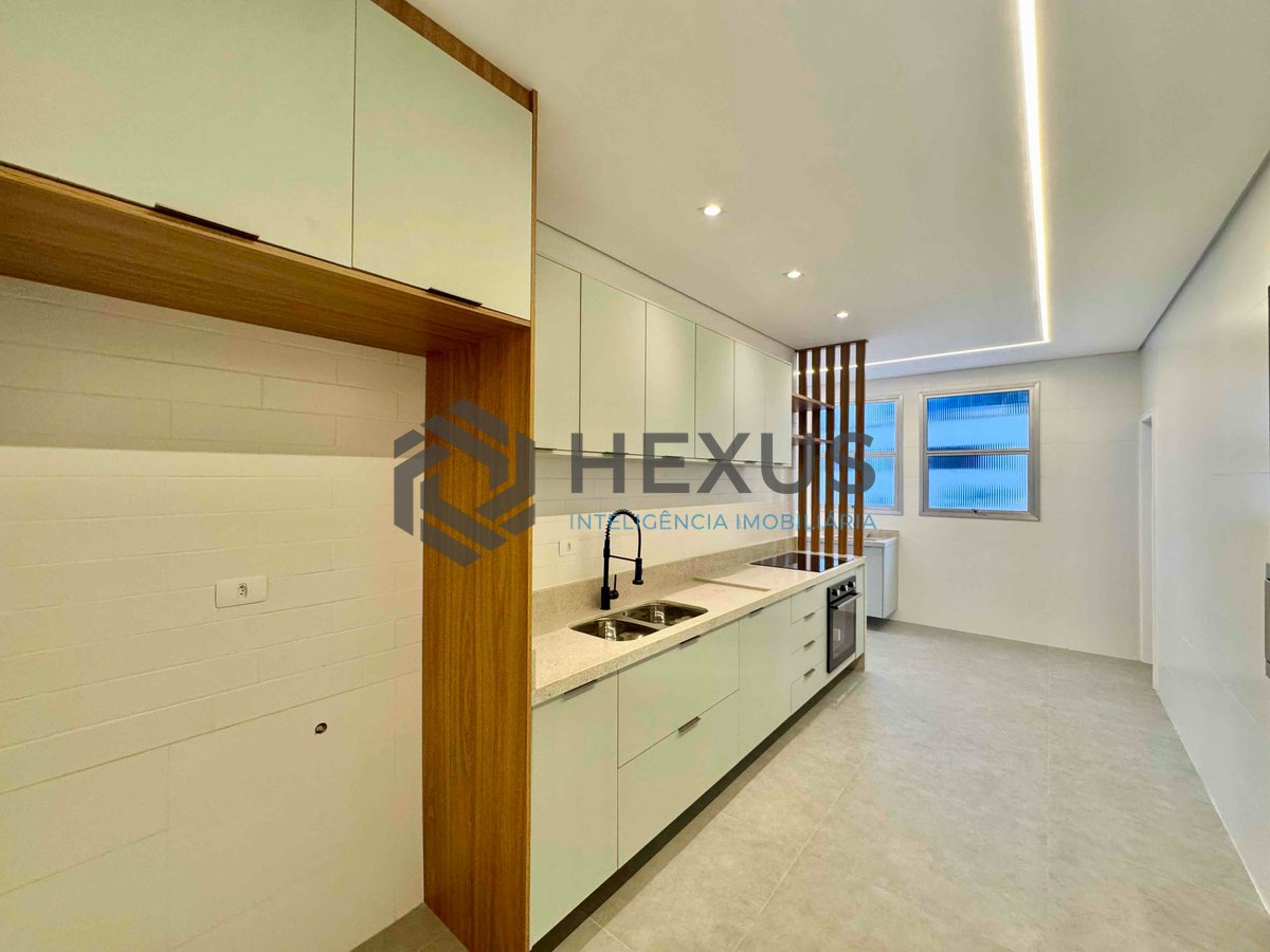 Foto 26 de Apartamento frente mar reformado com varanda vista mar na Praia das Asturias, Guaruja
