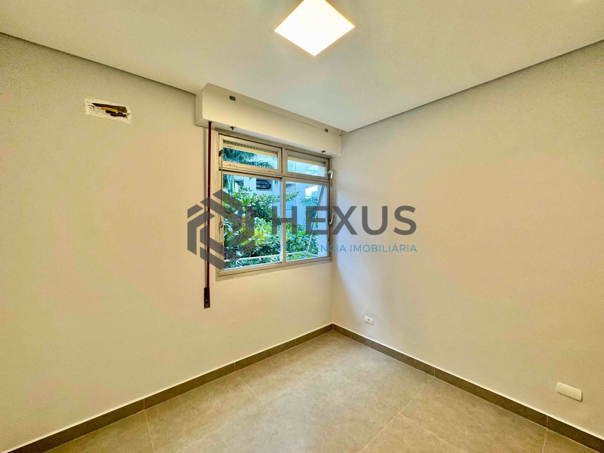 Foto 32 de Apartamento frente mar reformado com varanda vista mar na Praia das Asturias, Guaruja