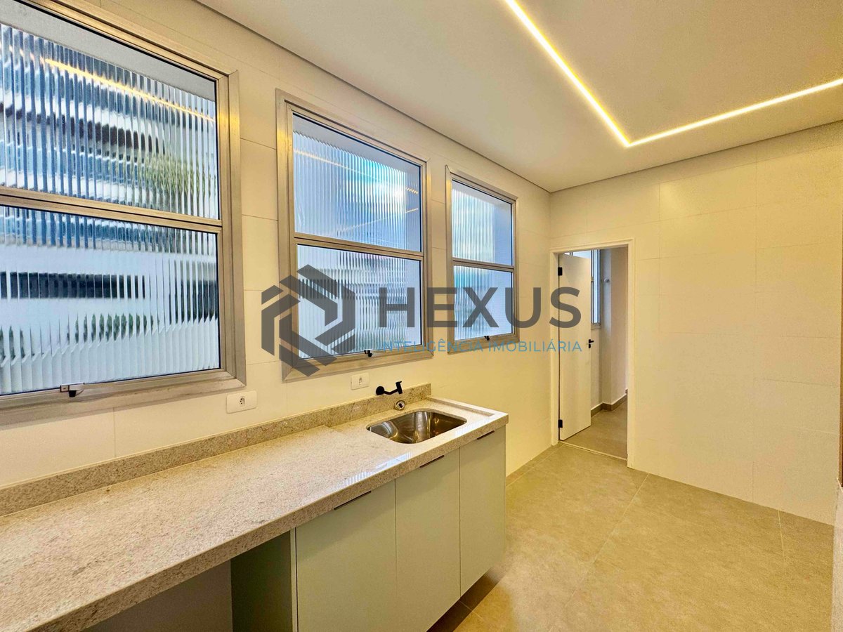 Foto 33 de Apartamento frente mar reformado com varanda vista mar na Praia das Asturias, Guaruja