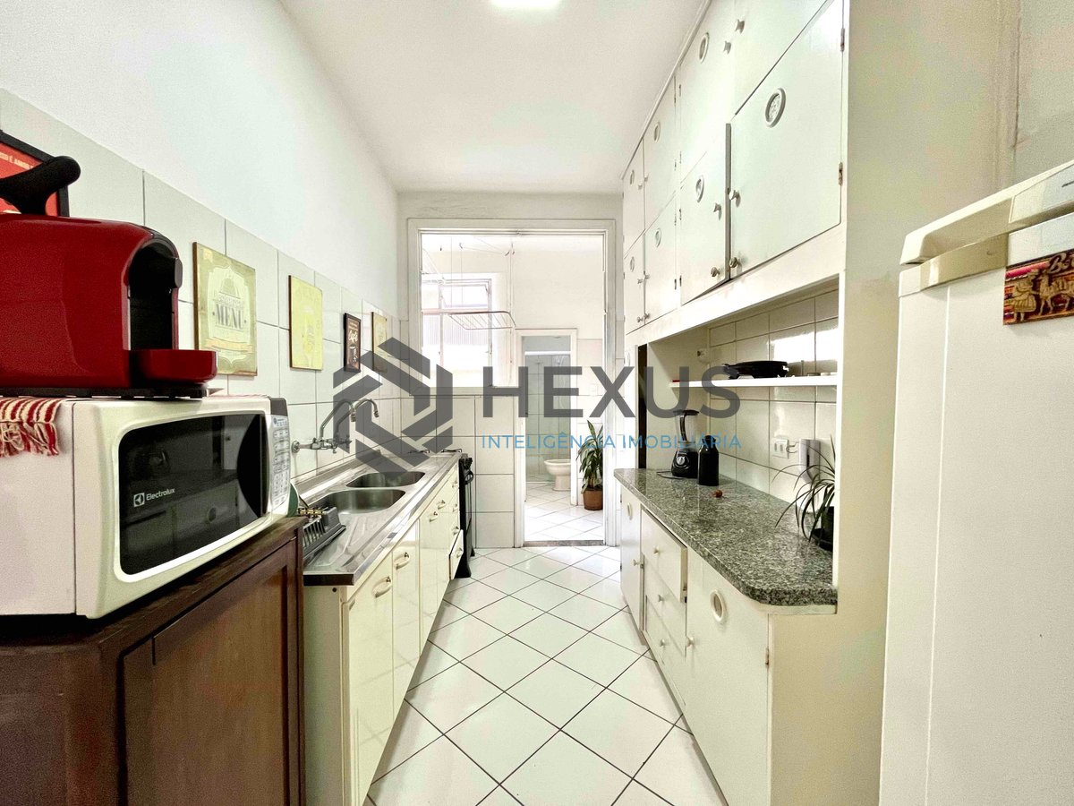 Foto 19 de Apartamento com varanda e vista mar na quadra-mar da Praia das Pitangueiras de 3 quartos, 1 vaga, Guarujá-SP.