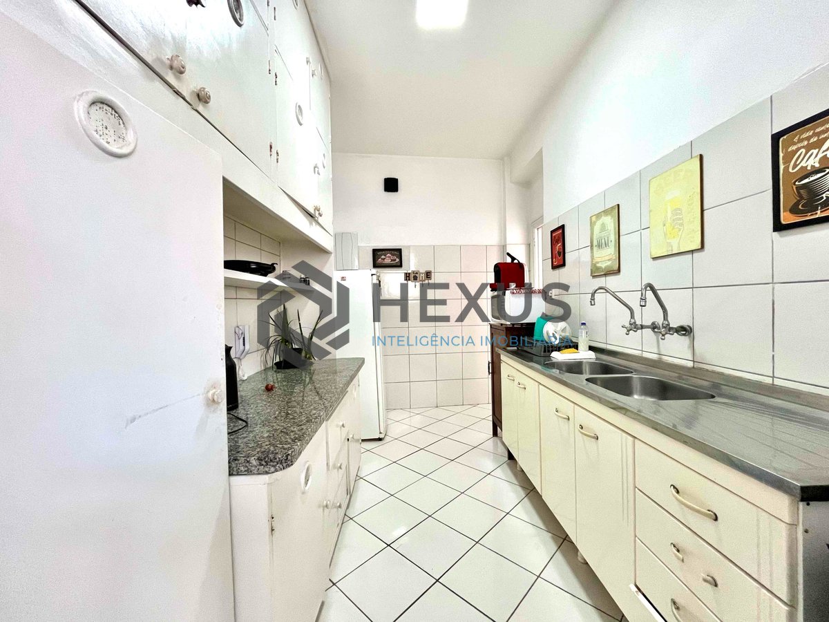 Foto 20 de Apartamento com varanda e vista mar na quadra-mar da Praia das Pitangueiras de 3 quartos, 1 vaga, Guarujá-SP.