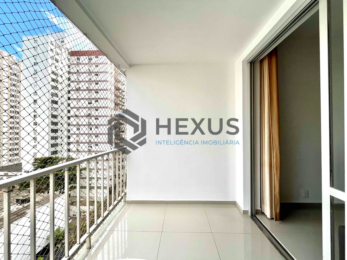Foto 2 de Apartamento com varanda a uma quadra da Praia das Pitangueiras de 2 quartos, 1 vaga, Guarujá-SP.