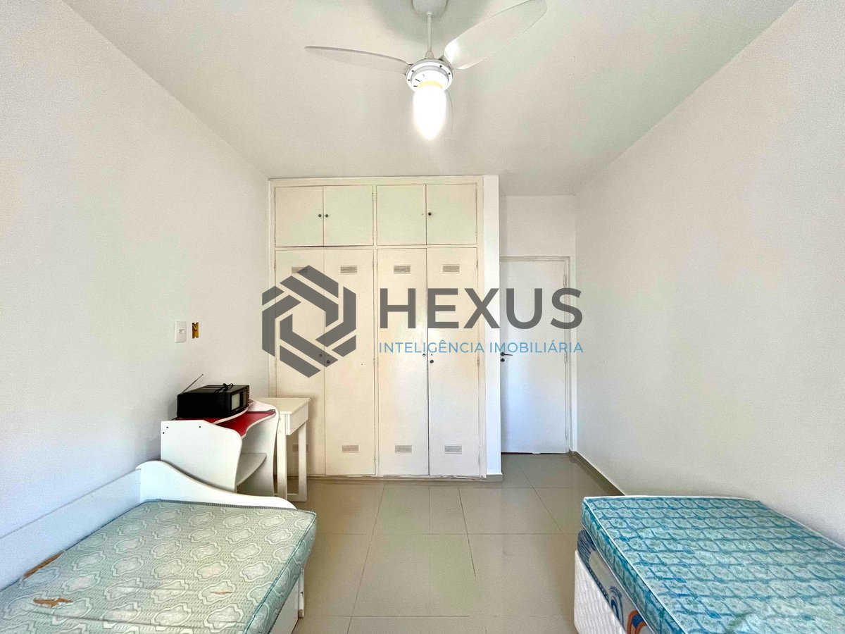 Foto 11 de Apartamento com varanda a uma quadra da Praia das Pitangueiras de 2 quartos, 1 vaga, Guarujá-SP.