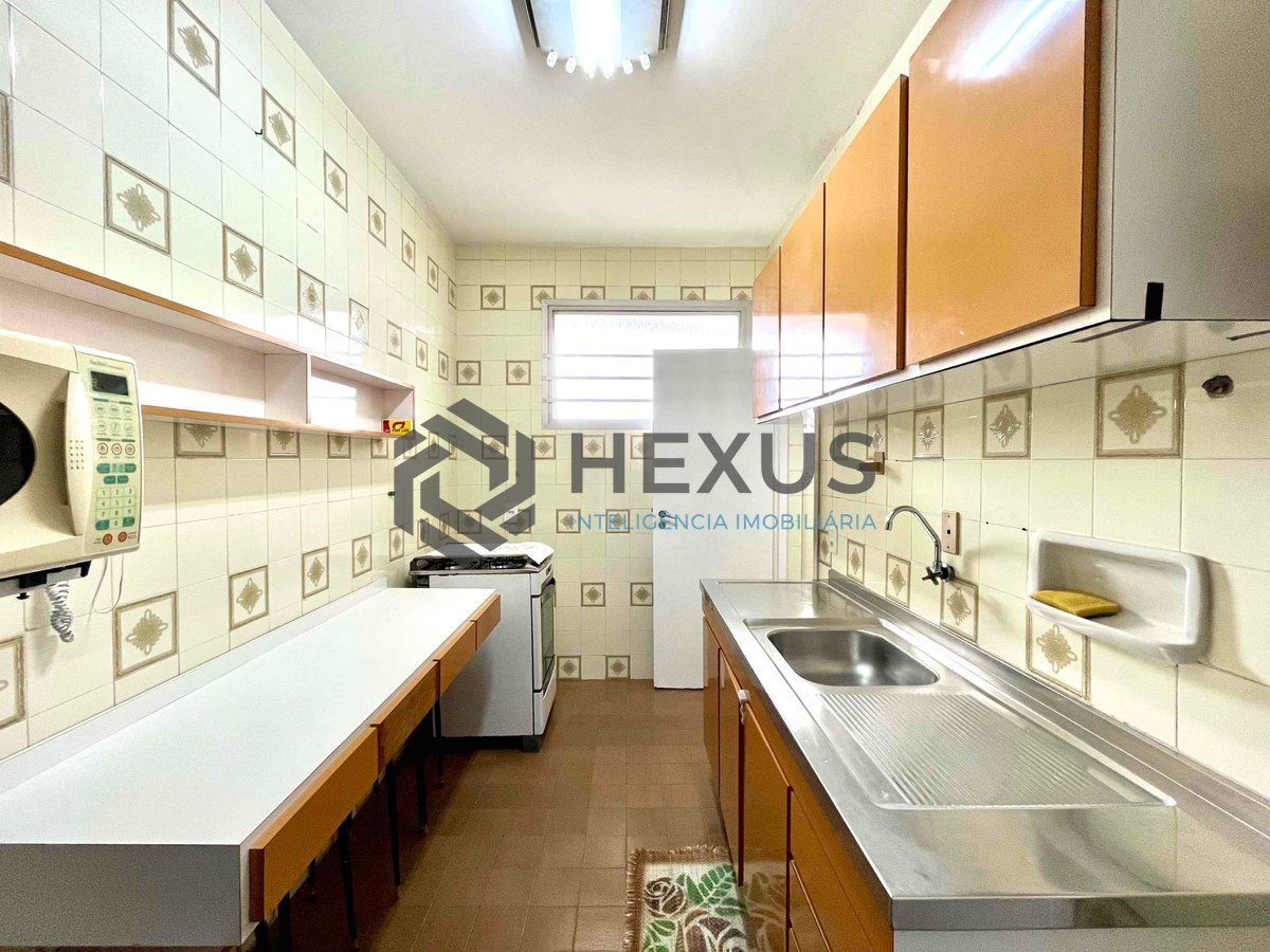 Foto 18 de Apartamento com varanda a uma quadra da Praia das Pitangueiras de 2 quartos, 1 vaga, Guarujá-SP.