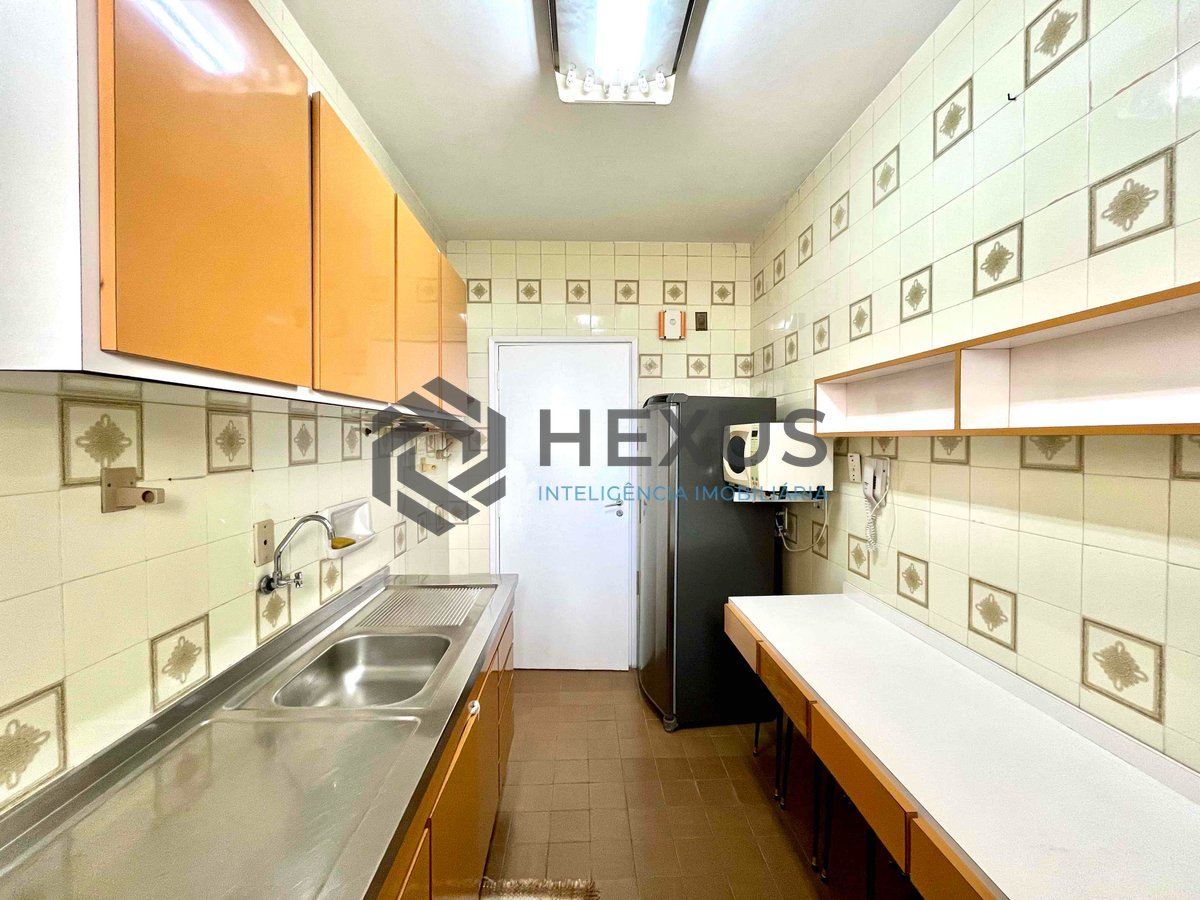 Foto 19 de Apartamento com varanda a uma quadra da Praia das Pitangueiras de 2 quartos, 1 vaga, Guarujá-SP.