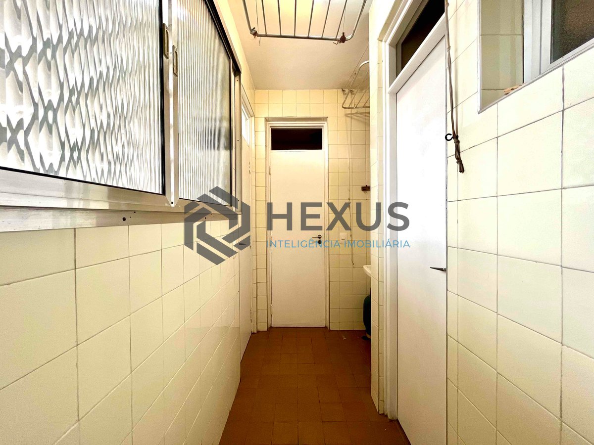 Foto 20 de Apartamento com varanda a uma quadra da Praia das Pitangueiras de 2 quartos, 1 vaga, Guarujá-SP.