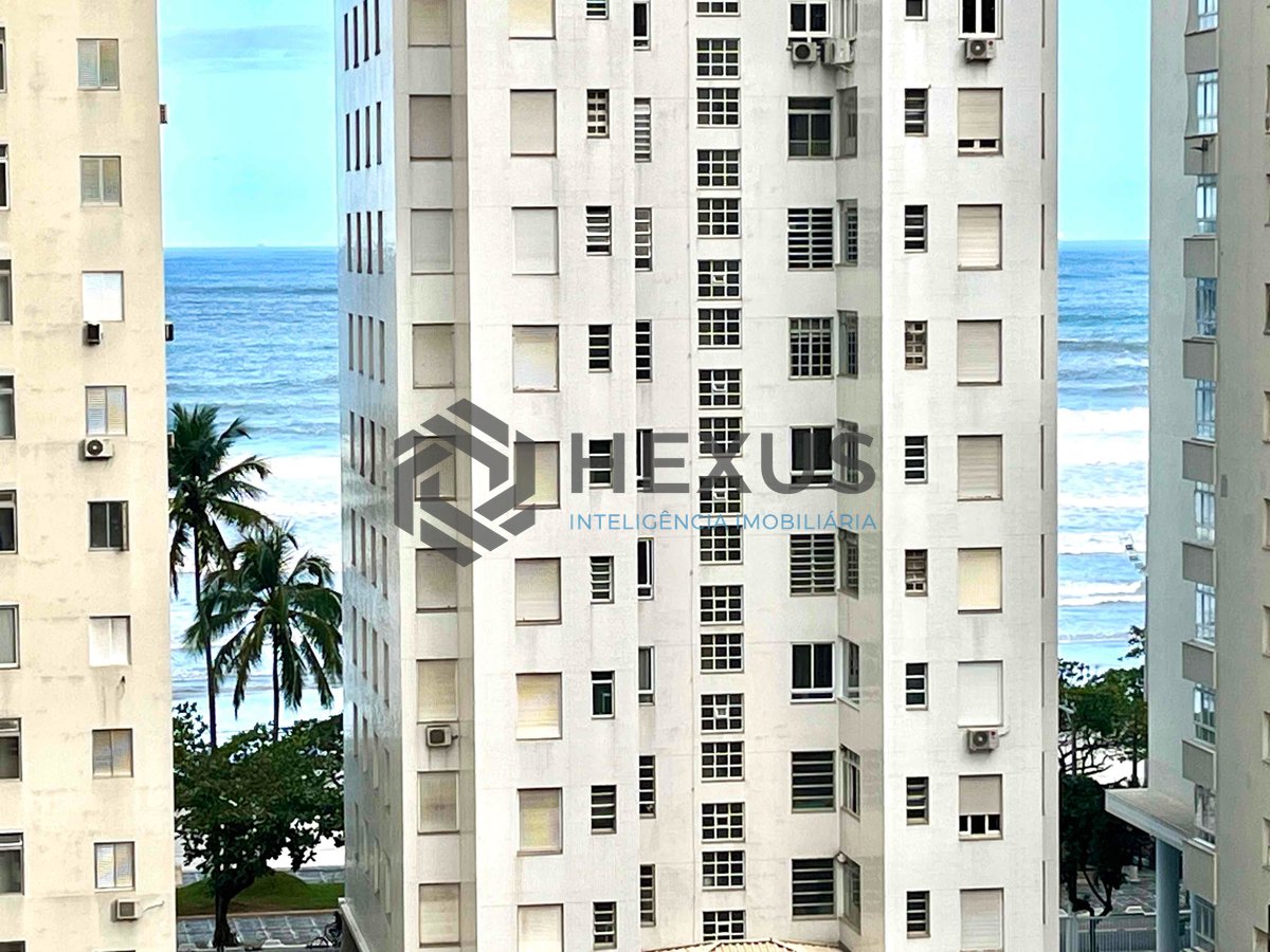 Foto 7 de Apartamento com varanda a uma quadra da Praia das Pitangueiras de 2 quartos, 1 vaga, Guarujá-SP.