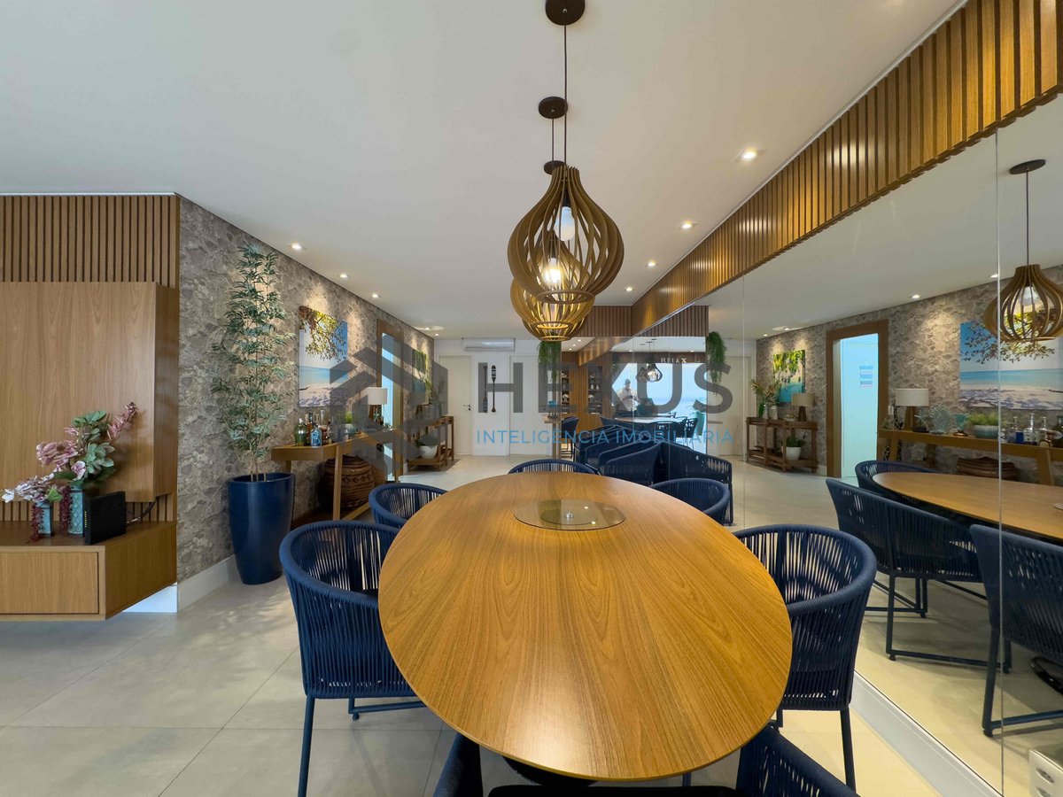 Foto 15 de Apartamento reformado com varanda gourmet e lazer na Praia das Pitangueiras, Guaruja