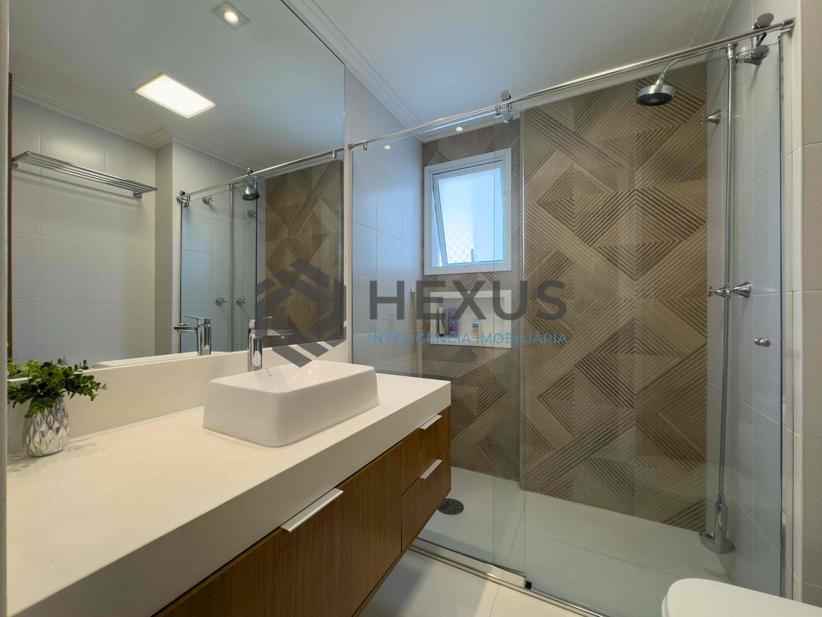 Foto 24 de Apartamento reformado com varanda gourmet e lazer na Praia das Pitangueiras, Guaruja