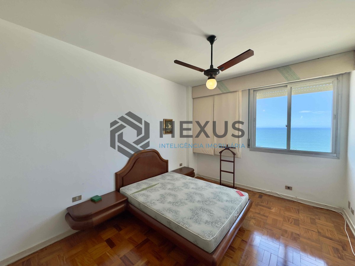 Foto 20 de Apartamento frente mar com varanda e vista na Praia das Pitangueiras, Guaruja