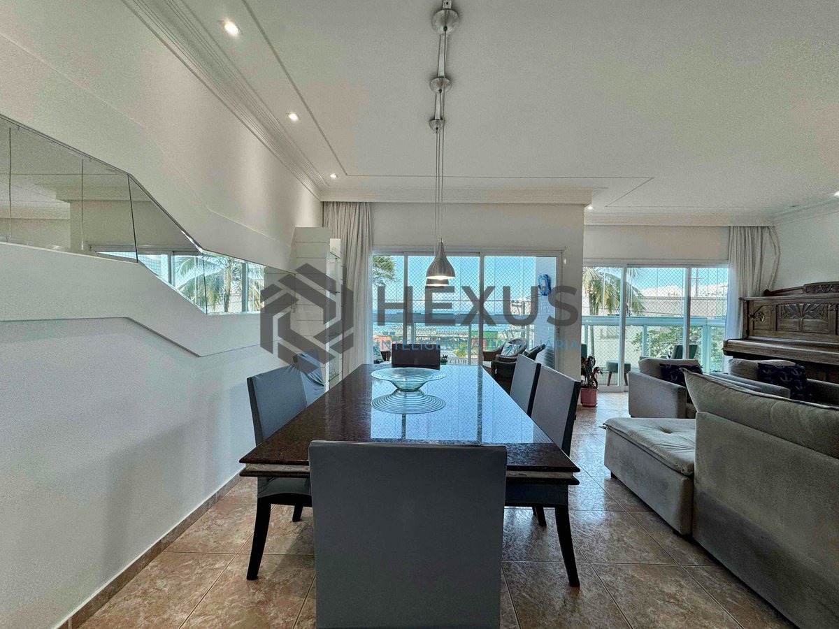 Foto 3 de Apartamento frente mar com varanda e vista mar na Praia das Pitangueiras, Guaruja