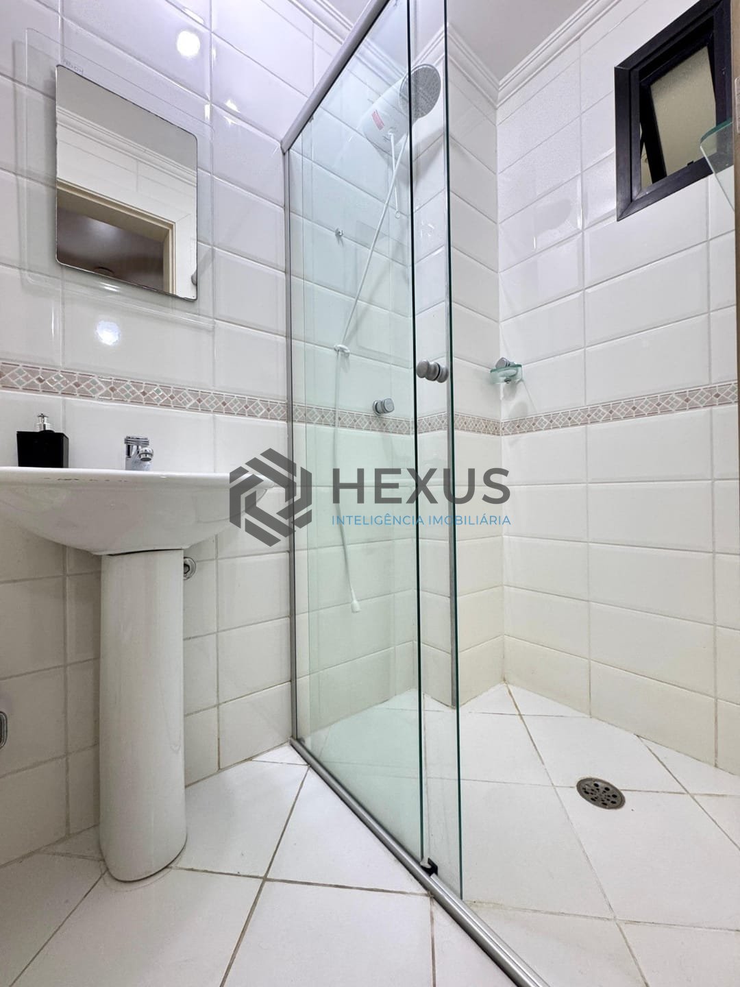 Foto 4 de Apartamento à venda, Jardim Astúrias, Guarujá, SP