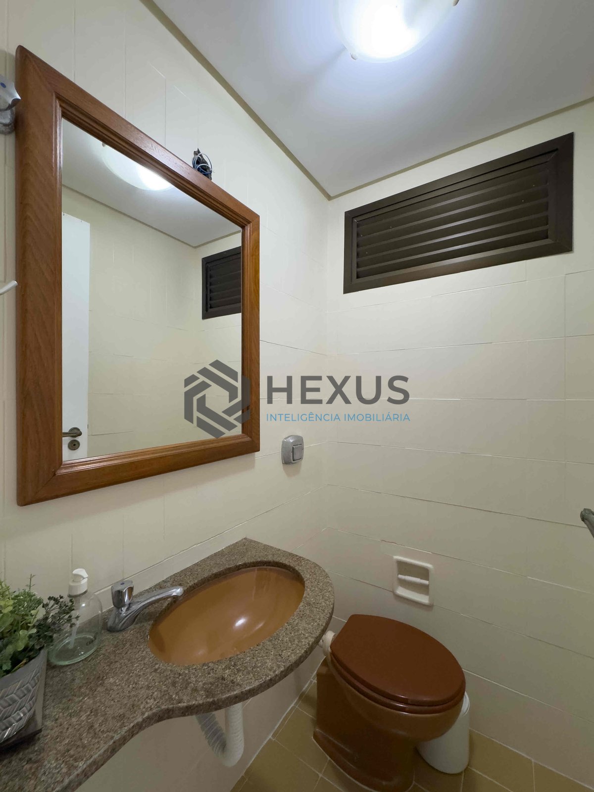 Foto 9 de Apartamento com varanda, vista mar, quadra mar, lazer, Praia das Pitangueiras, Guaruja | Hexus Inteligência Imobiliária