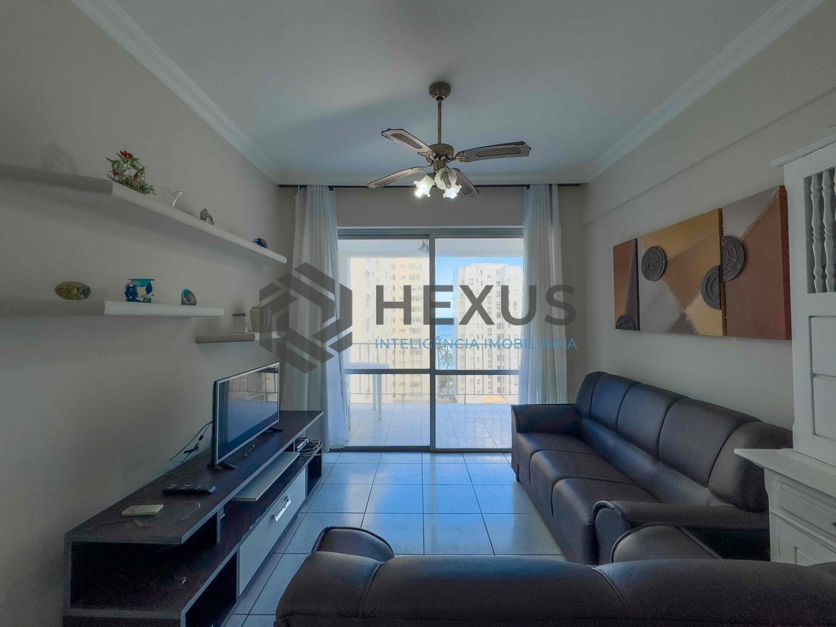 Foto 3 de Apartamento com varanda e vista mar a uma quadra da Praia das Pitangueiras de 3 quartos, 1 vaga, Guarujá-SP.