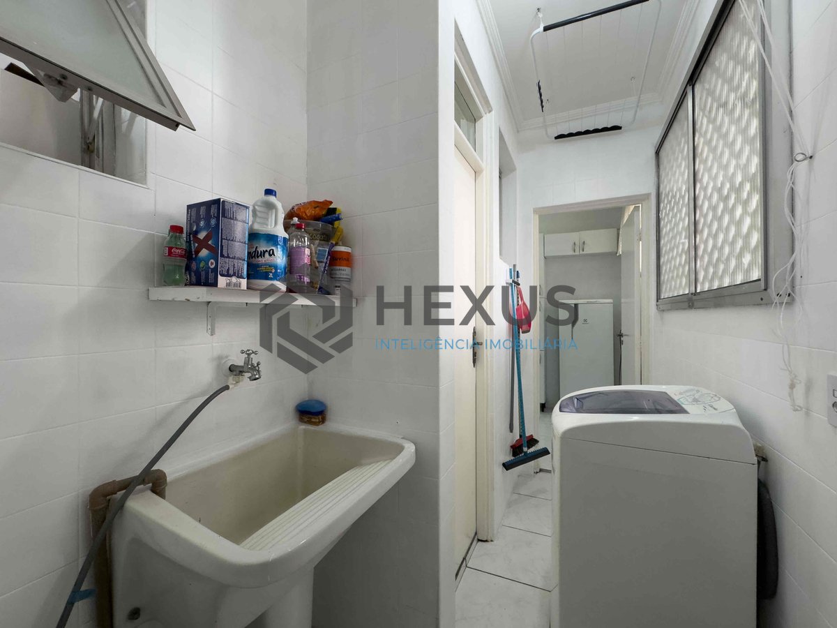 Foto 22 de Apartamento com varanda e vista mar a uma quadra da Praia das Pitangueiras de 3 quartos, 1 vaga, Guarujá-SP.